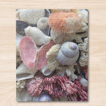 Seashells Pussel<br><div class="desc">Detta söt pussel är dekorerat med en samling av rosa,  vita och mauva sjöhäckar och korall på Seychellernas stränder. Du kan anpassa det här pusslet genom att byta ut fotot mot en egen snäcka eller något annat foto som du föredrar.</div>