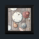 Seashore Treasures Smyckeskrin<br><div class="desc">Megan Meagher är känd för sin enkla konst biet. Den här bilden fångar enkelheten i kustbordets skatter,  inklusive sanddollar och segelceller i en pastellfärgad färgad. Meagher innehåller en bakgrund av trä i bilden för att kontrastera dessa skatter. Få den här bran på färg på din Zazzle-produkt.</div>