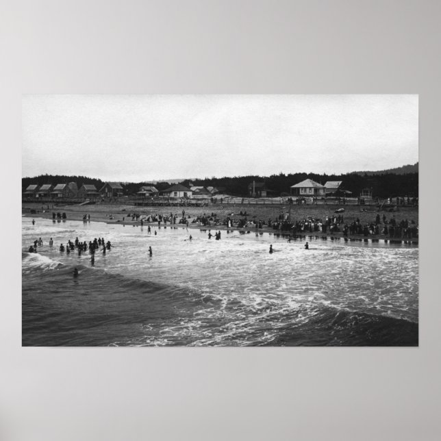 Seaside, Oregon Bathing Hour Beach Scene Poster (Framsidan)