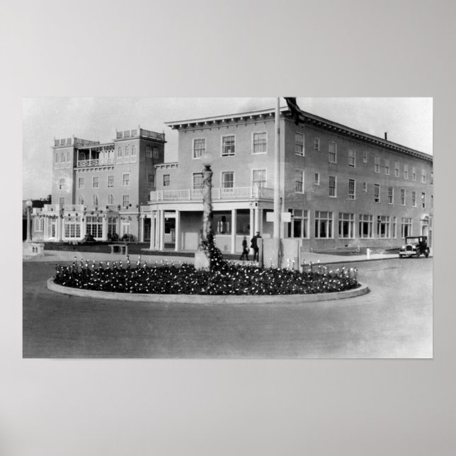 Seaside, Oregon View of Hotel Seaside Photograph Poster (Framsidan)