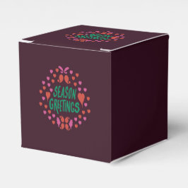 Season hälsning i grönt handstil med hjärtan presentaskar