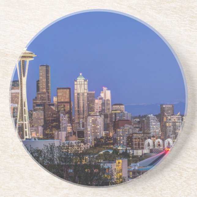 Seattle, Downtown och Mt. Rainier i skymning Underlägg (Framsidan)