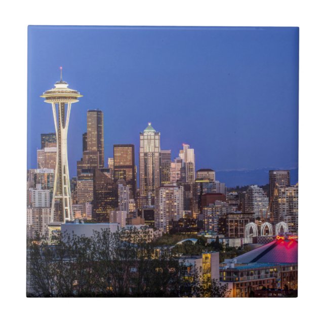 Seattle, Downtown och Mt. Rainier i skymningen Kakelplatta (Framsidan)