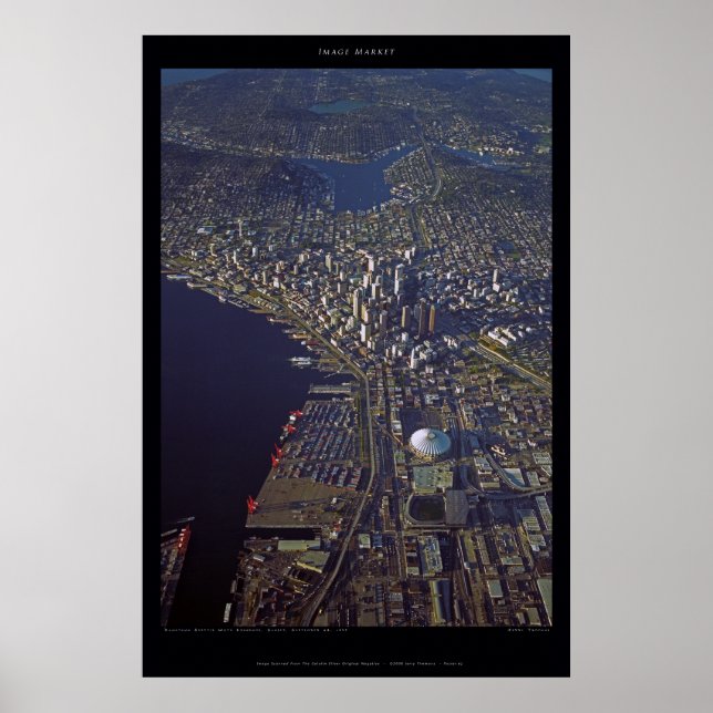 Seattle vid Sunset With Kingdome 1999 Poster (Framsidan)