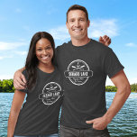Sebago Sjö Maine Personlig Town och Namn Tröja<br><div class="desc">Sjöfartsmönstret Sebago Sjö Maine är personlig med din stad (som Raymond, Frye Island, Casco, Windham, Sebago, Neapel och Standish) och även ditt förnamn eller efternamn. Den här reflexen, vintage stil-designen har en vit cirkel, ankare, risskrapade paddlar och en fet banderoll som läser Sebago Sjö. Perfekt för botande entusiaster eller någon...</div>