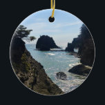 Secret Beach, Samuel H. Boardman, Oregon Julgransprydnad Keramik<br><div class="desc">Vackra vyer väntar på dig vid Secret Beach i Samuel H. Boardman State Scenia Corridor längs södra Oregon Kusten. Vid Thunder Sten Cove tar du "Beach & Falls"-spåret som passerar bäck och slutar vid Secret Beach. Det är välkänt eftersom du inte kan komma åt den gömt stranden om du inte...</div>