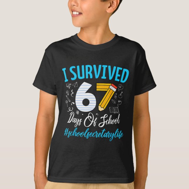 Secretary Survived 67 Days Of School Humor Design  T Shirt (Framsida)