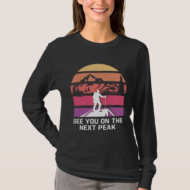 See You on the Next Peak Hiking Friends Hiker Budd T Shirt (Framsida)