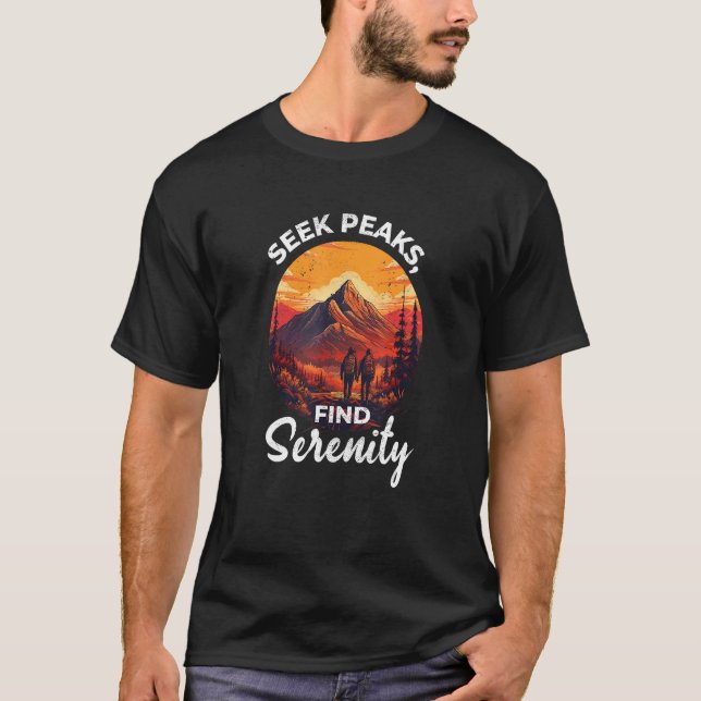 Seek peaks find serenity hiking nature camping quo t shirt (Framsida)