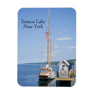 Segelbåt dockad i Seneca Sjö Magnet