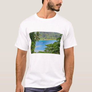 Segelbåt i Raiateas tropiska paradis T Shirt