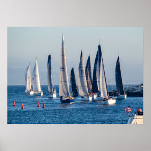Segelbåt in i huvudkanalen - Marina Del Rey, CA Poster