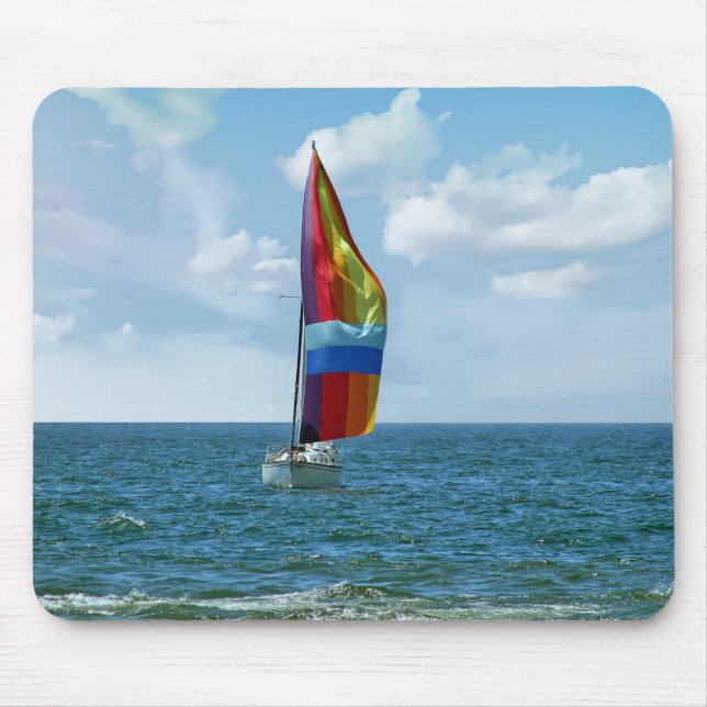 Segelbåt med Rainbow Spinnaker Musmatta (Framsidan)