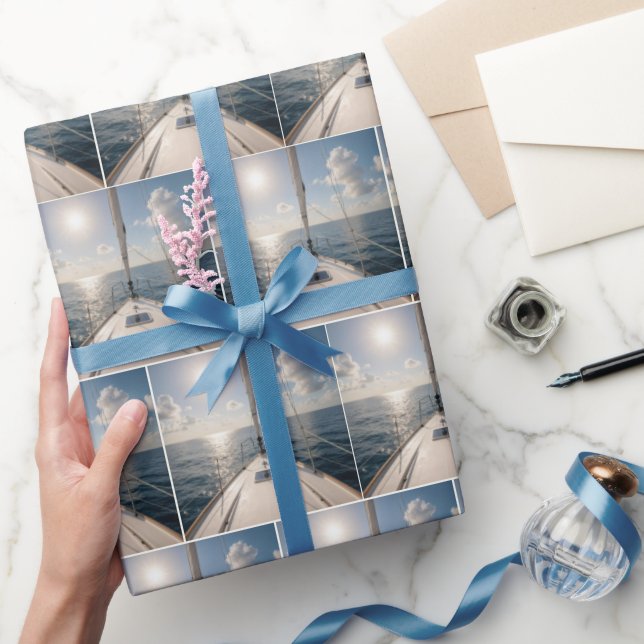 Segelbåt på lugnt havsvatten presentpapper (Gifting)