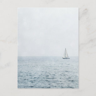 Segelbåt på Misty Blue Ocean Vatten Segelbåt Vykort