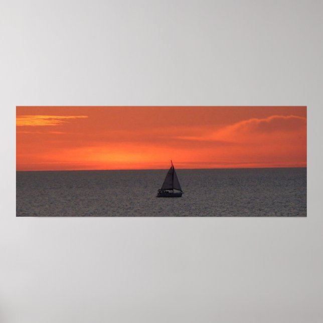 Segelbåt till havs vid solnedgång Poster (Framsidan)