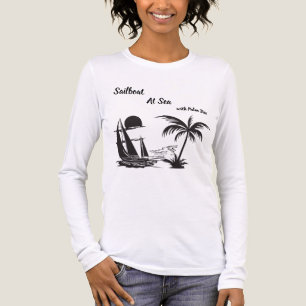 Segelbåt till sjöss med palmer – Tropisk strand T Shirt