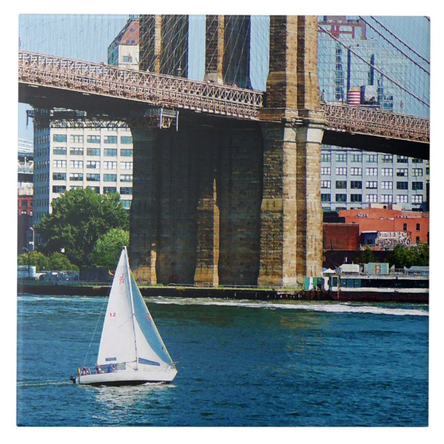 Segelbåt vid Brooklyn Bridge Kakelplatta (Framsidan)