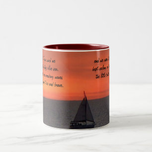 Segelbåt vid Sunset Ceramic Mugg