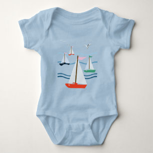 Segelbåtar, fiskmås, vinkara havet t shirt