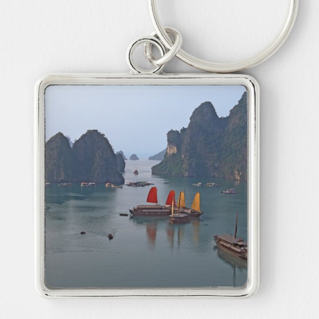 Segelbåtar i Ha Long Bay - Vietnam, Asien Fyrkantig Silverfärgad Nyckelring (Framsidan)