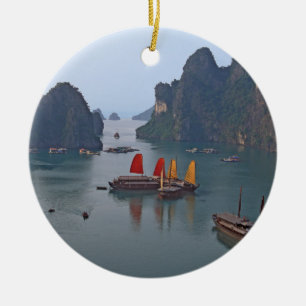 Segelbåtar i Ha Long Bay - Vietnam, Asien Julgransprydnad Keramik