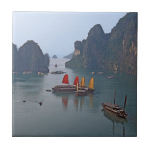 Segelbåtar i Ha Long Bay - Vietnam, Asien Kakelplatta