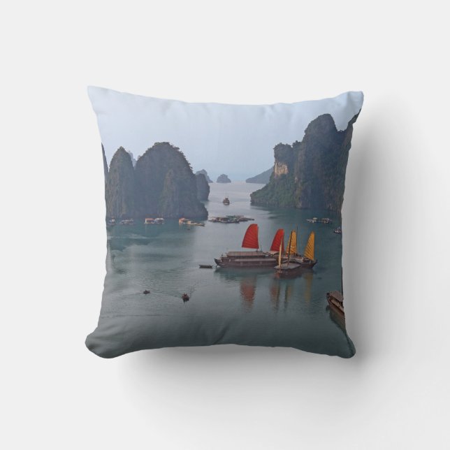 Segelbåtar i Ha Long Bay - Vietnam, Asien Kudde (Framsida)