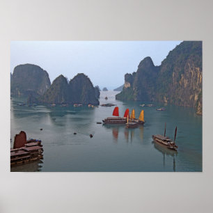 Segelbåtar i Ha Long Bay - Vietnam, Asien Poster