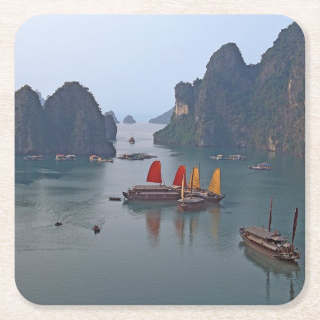 Segelbåtar i Ha Long Bay - Vietnam, Asien Underlägg Papper Kvadrat (Framsidan)