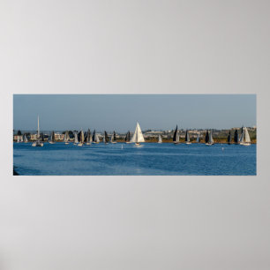 Segelbåtar i huvudkanalen - Marina del Rey, CA Poster