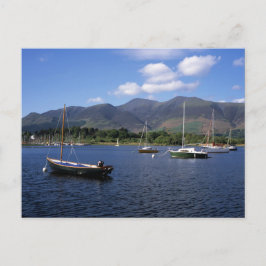 Segelbåtar och Skiddaw Cumbria England Vykort
