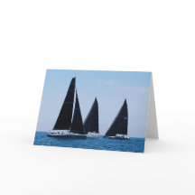 Segelbåtar på Blå Vatten