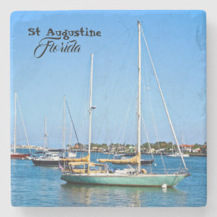 Segelbåtar på den Matanzas fjärden St Augustine Stenunderlägg