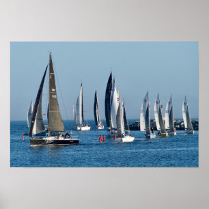 Segelbåtar som går in i kanalen. Marina Del Rey, C Poster