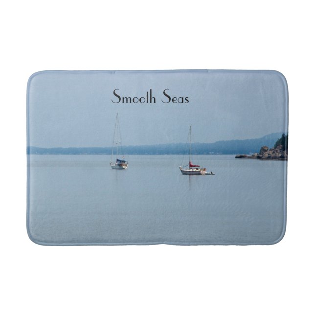 Segelbåtar vid floden badrumsmatta (Framsidan)