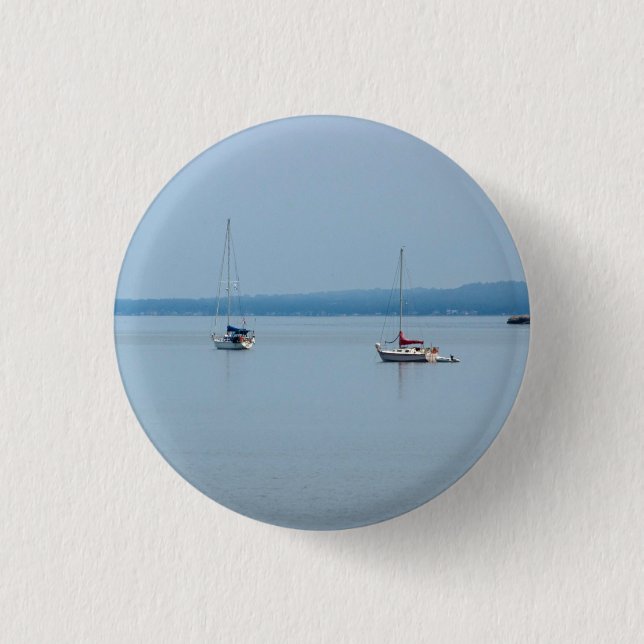 Segelbåtar vid floden knapp (Framsida)