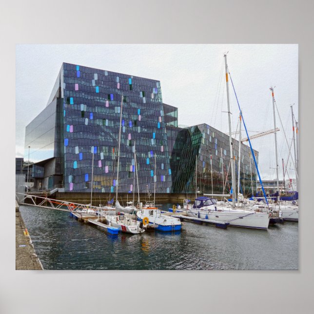 "Segelbåtar vid Harpa konsert Hall, Island Poster (Framsidan)
