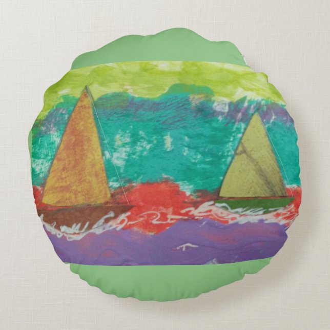 Segelbåtar vid Lila Vatten Round Pillow Rund Kudde (Baksidan)