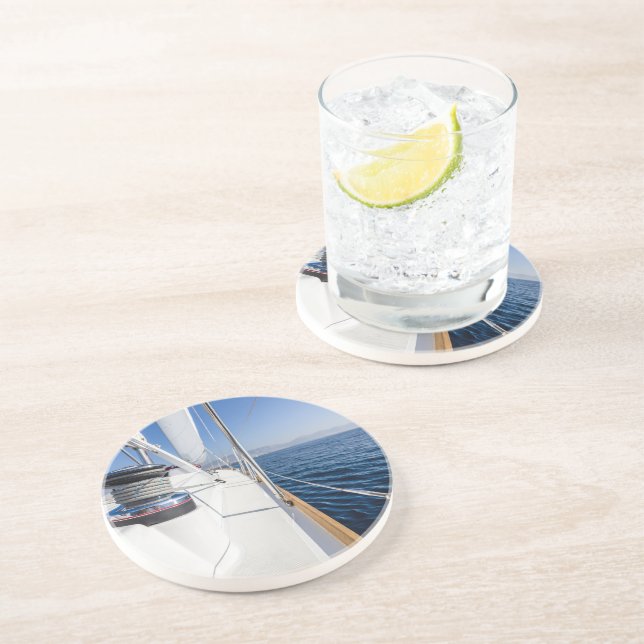 segelfartyg som surfar på havet underlägg (Sidan)