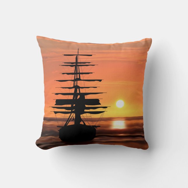 Segelschiff bei Sonnenaufgang  Kissen Kudde (Framsida)