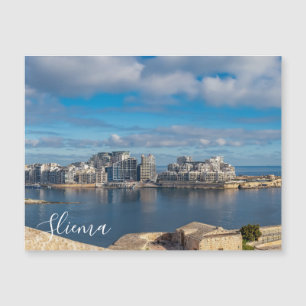 Segemhamn och skyscraper på Malta