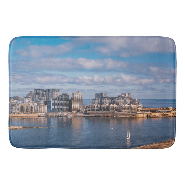 Segemhamn och skyscraper på Malta Badrumsmatta (Framsidan)