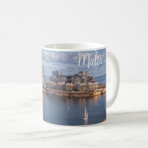 Segemhamn och skyscraper på Malta Kaffemugg