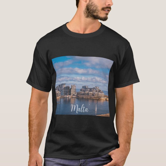 Segemhamn och skyscraper på Malta T Shirt (Framsida)