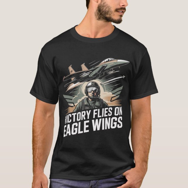 Seger flyger på örnens vingar F-15 stridsflygargåv T Shirt (Framsida)