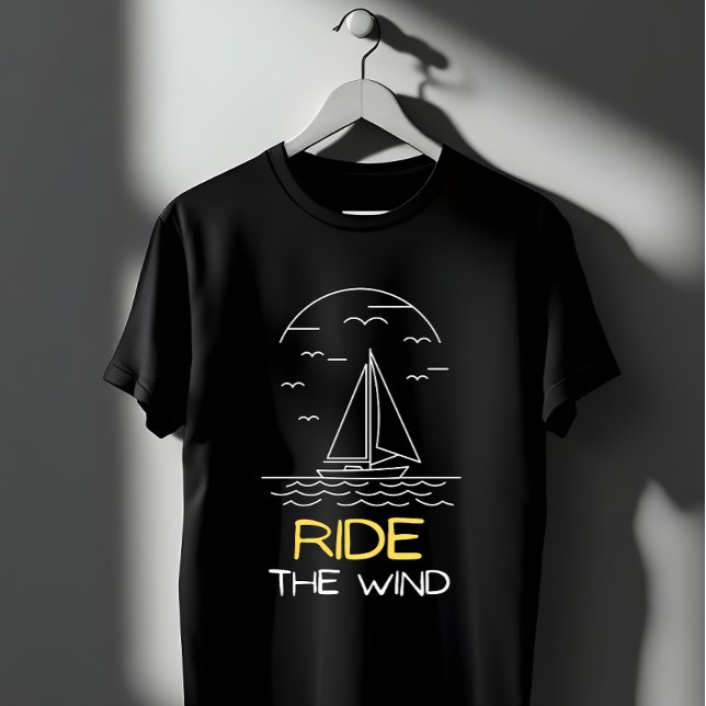 Segla med vinden segelbåt t shirt (Skapare uppladdad)