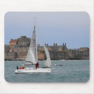 Segling in i St Helier hamn Musmatta