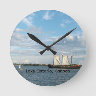 Segling på Lake Ontario runt klockan Rund Klocka