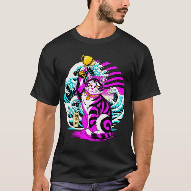 Segraren Maneki-neko - Japansk Lyckokatt T Shirt (Framsida)